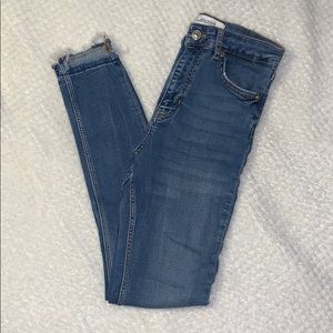 High waisted skinny jeans.